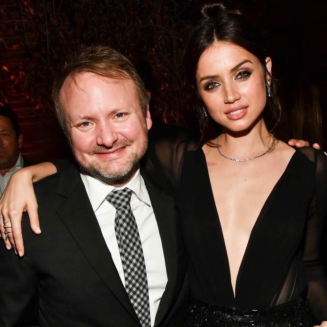 アナ・デ・アルマスのインスタグラム：「Celebrating @knivesout with our biggest star, @riancjohnson ! ♥️✨」