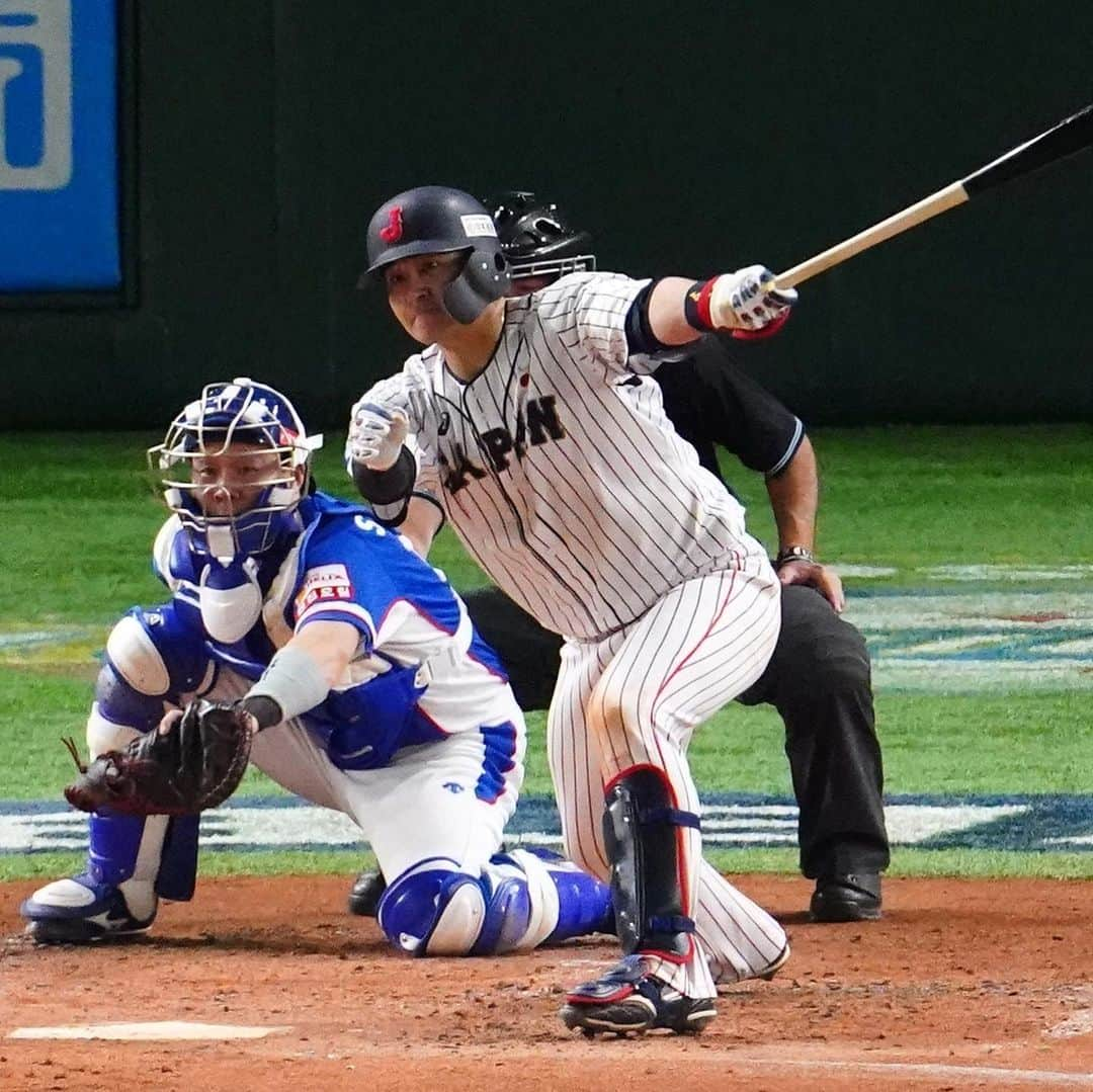 侍ジャパンさんのインスタグラム写真 - (侍ジャパンInstagram)「⠀ 第2回 WBSC プレミア12 スーパーラウンド 第4戦 日本 10 - 8 韓国  打撃戦を制しスーパーラウンド首位通過‼️ 世界一をかけて明日の決勝戦へ💪⚾️ ⠀ #侍ジャパン #Premier12 #菊池涼介 #鈴木誠也 #會澤翼 #carp #岸孝之 #rakuteneagles #山田哲人 #swallows」11月17日 2時41分 - samuraijapan_official