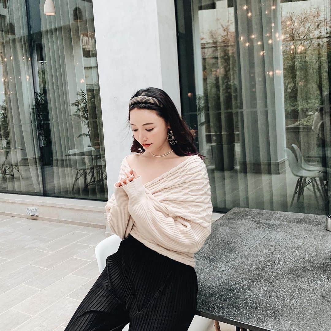 クリスティン・ウェイのインスタグラム：「Weekend after in Beijing #beijing #chaohotel #afternoontea #interiordesign #valmuertravelcamp #valmuer #knitwear #christinewei #cwfashion #cwtravel #クリスティンウェイ」
