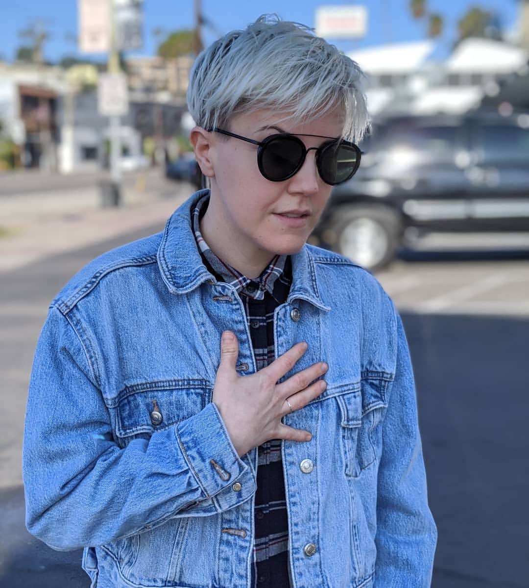 ハナー・ハートのインスタグラム：「when a sneeze psyches you out」