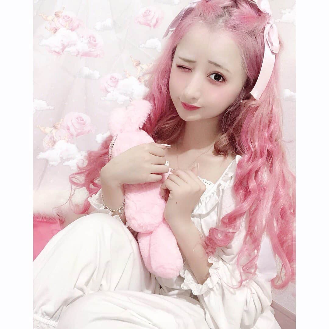 胡桃兎愛のインスタグラム：「Fais de beaux rêves ❤︎」