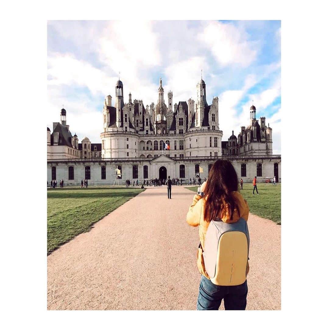 XD Designさんのインスタグラム写真 - (XD DesignInstagram)「A visit at le Château de Chambord! 🏰 ⠀⠀⠀⠀⠀⠀⠀⠀⠀⠀⠀⠀⠀⠀⠀⠀⠀⠀ ⠀⠀⠀⠀⠀⠀⠀⠀⠀⠀⠀⠀⠀⠀⠀⠀⠀⠀ 📸 by @lokalturist Backpack: #BobbyCompact #MadeforModernNomads ⠀⠀⠀⠀ ⠀⠀⠀⠀⠀⠀⠀⠀⠀⠀⠀⠀⠀⠀⠀⠀⠀⠀ ⠀⠀⠀⠀⠀⠀⠀⠀⠀⠀⠀⠀⠀⠀⠀⠀⠀⠀ • • #xddesign #bobbybackpack #xddesignbobby #antitheftbag #antitheftbackpack #xddesignbobby #bestbackpack #travellifestyle #travelgear #photooftheday #globetrotter #modernnomad #gotyourback #travelmore #digitalnomad #doyoutravel #thetraveltag #adventuretraveler #passportlife #travelbuddy #travelsafe #travelessentials #photooftheday #onthego #global_people #francetrip #travelfrance」11月17日 3時31分 - xddesign