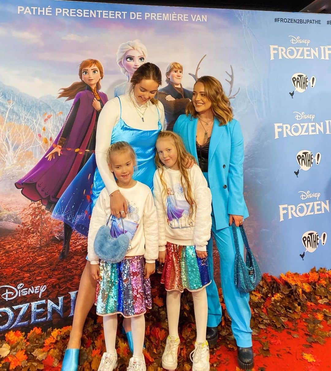 Pleun Bierboomsのインスタグラム：「Mom and dad took the kids to the Frozen 2 première」