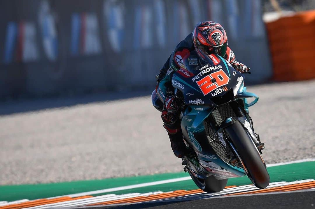 MotoGPさんのインスタグラム写真 - (MotoGPInstagram)「Heading into Q2 as the fastest man on track like... 💥💥 // #ValenciaGP 🏁 #MotoGP #FQ20 #Motorcycle #Racing #Motorsport」11月16日 18時58分 - motogp