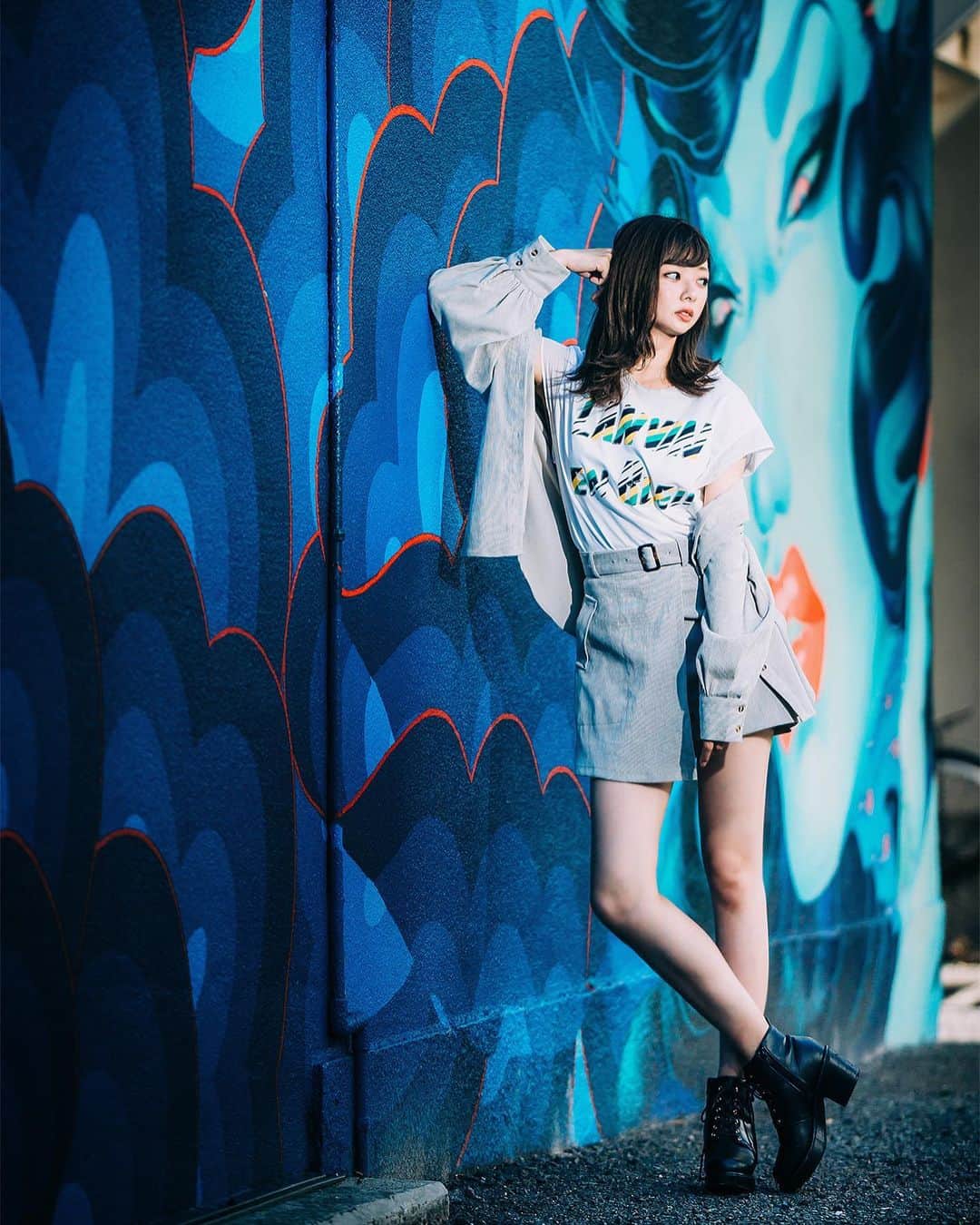 川村まりさんのインスタグラム写真 - (川村まりInstagram)「・ いま時差が14時間くらいある国から電話がかかってきてるんですが、自分も海外旅行してるような気分になってます。 早くまりも海外行きたい。逃亡したい。（卒論から photo by @mina0822_photo ・ #うぇえええええ今月ツラい#なにを楽しみに生きようか #神戸　#メリケンパーク　#橋撮影  #ポートレート#ポートレート撮影 #ポートレートモデル #被写体 #ポートレート女子 #ポートレートしま専科 #ポトレ女子 #写真好きな人と繋がりたい #ファインダー越しの私の世界 #作品撮り #portrait #ガールズフォト #女子大生 #撮影会 #ポートレート部 #カメラ好きな人と繋がりたい #igpodium_portraits #いいね返し #その瞬間に物語を #ポトレのセカイ #写真で伝えたい私の世界 #秋服 #セットアップ #セットアップコーデ」11月16日 18時58分 - marimari725