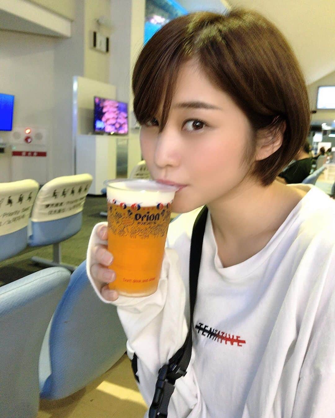 橘花凛さんのインスタグラム写真 - (橘花凛Instagram)「らぶ。空港でも。オリオンビール。今宵も美味しいです。 #沖縄 #ビール #オリオンビール #宮古島 #撮影 #14thDVD #グラビア #ラインコミュニケーションズ」11月16日 19時14分 - rintakahashi0809