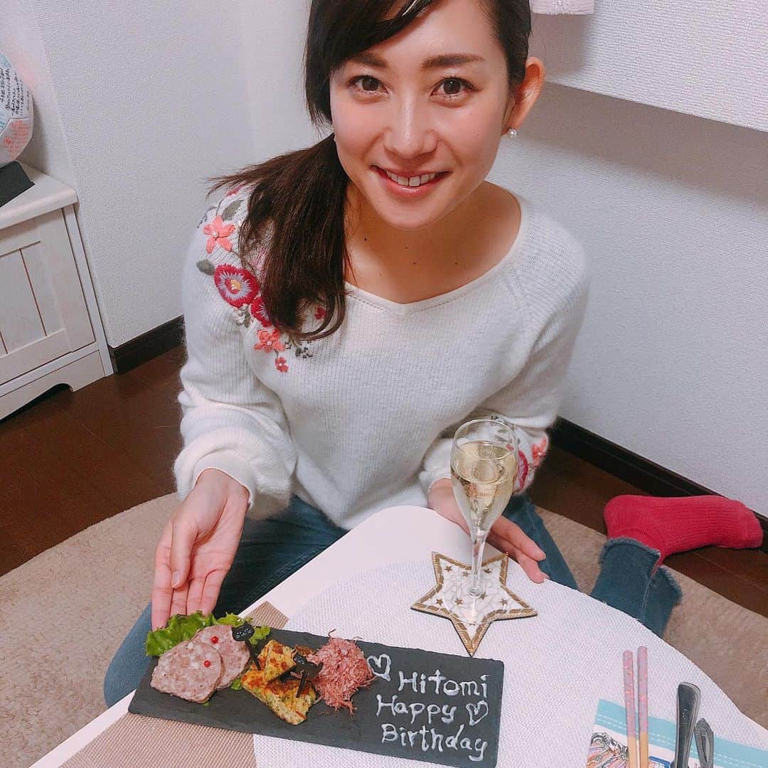 佐々木瞳さんのインスタグラム写真 - (佐々木瞳Instagram)「【Wひとみ会💕お・も・て・な・し🌸】 ・ こちらは、久しぶりに同じ事務所の仁美ちゃんのお家にお邪魔し、お家ゴハン☺️🍽 素敵なおもてなしをしてもらい、お誕生日プレートも用意してもらいました💖女子力っ‼︎ ・ そして、終始盛り上がりワインを2本半あけました😂🍷✨🎉w 美味しい、楽しい時間に乾杯🥂 ・ ちなみに、来週は彼女の誕生日👏同じ蠍座の女です🦂♏️ #アナウンサー #フリーアナウンサー #佐々木仁美 #佐々木瞳」11月16日 19時11分 - hitomihappygirl1026