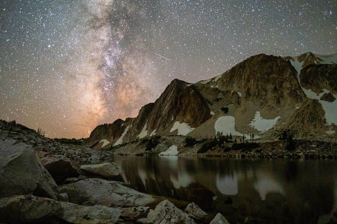 のインスタグラム：「Photo by @drewtrush | Catching a meteor shower on a clear night in the West can make for an unforgettable experience, like the night I caught this meteor streaking over Medicine Bow Peak in the high country of Wyoming.  The Geminids meteor shower will peak on December 13-14. Are you planning on catching it? To learn more, follow along with photographer @drewtrush #stars #milkyway」