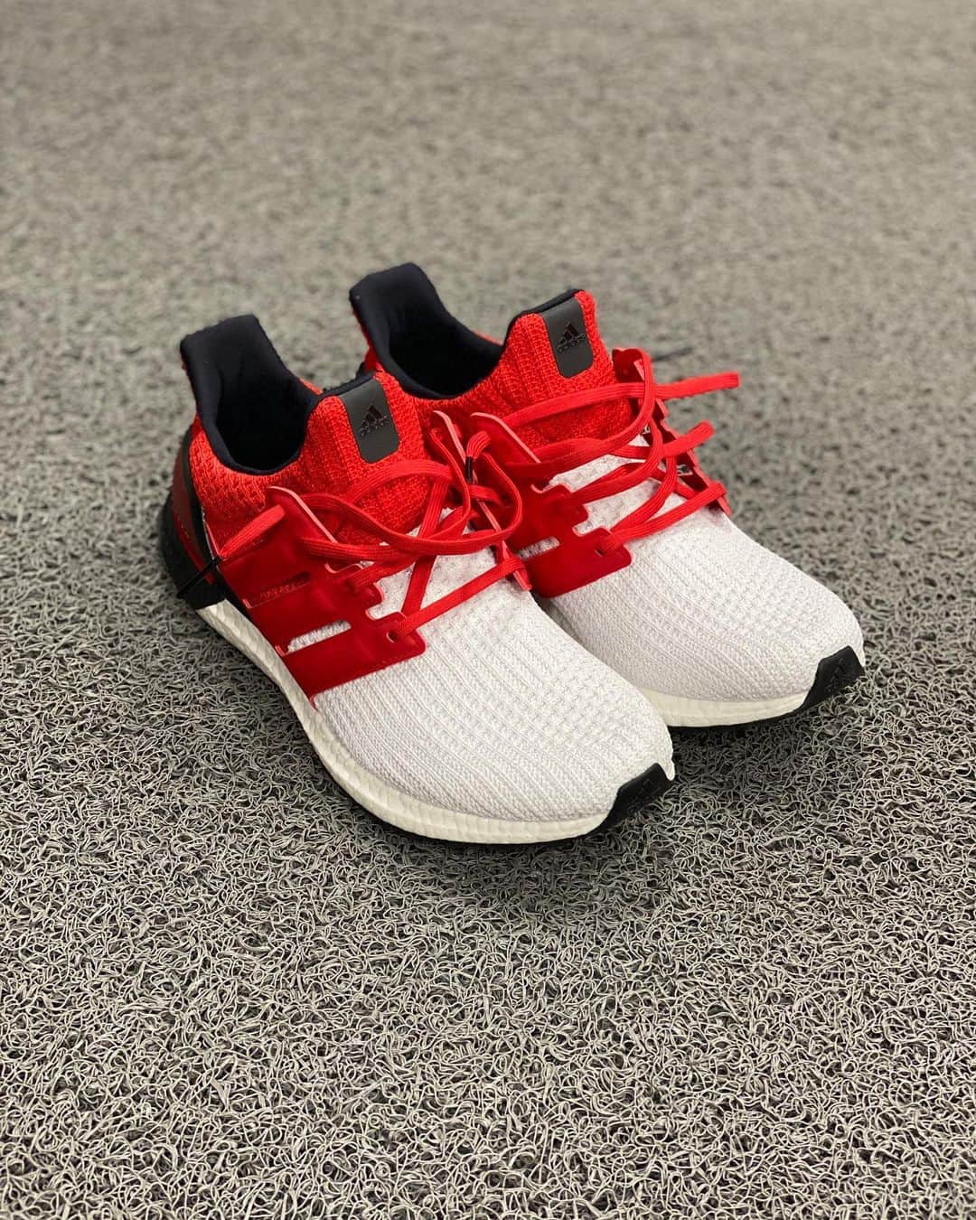 内山靖崇さんのインスタグラム写真 - (内山靖崇Instagram)「‪Japanカラーのランニングシューズ👟🇯🇵‬ #adidas  #runningshoes  #japancolor」11月16日 19時51分 - yasutaka0805