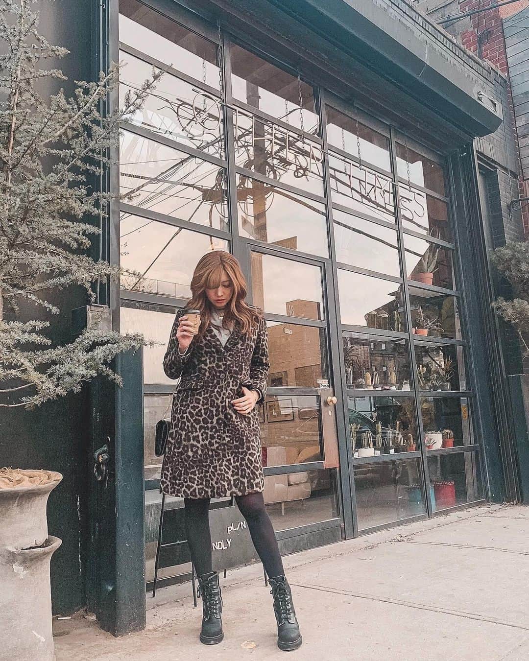 のインスタグラム：「today’s outfit 🍁🍂 outerwear @bananarepublic_jp  今日は #バナリパ のレオパードコートでお出かけ🌰」