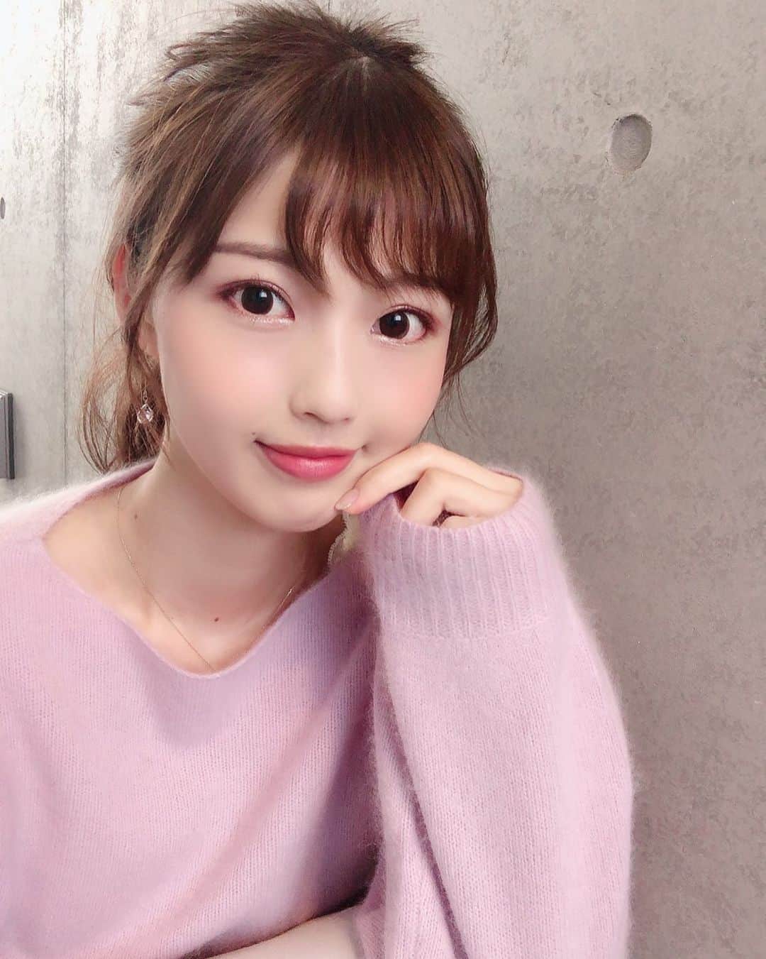 松尾友加里さんのインスタグラム写真 - (松尾友加里Instagram)「✨最近はまっているヘアアレンジ💇‍♀️ 1日お疲れ様でした♥️ 土曜日をゆったり満喫出来ました🤗💐♡ #happy #day #お疲れ様 #ヘアアレンジ #満喫  #instagood #instagram」11月16日 19時55分 - yukari87matsuo