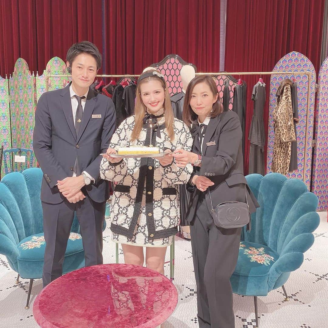 紗蘭さんのインスタグラム写真 - (紗蘭Instagram)「今日はGUCCI銀座店でお誕生日会をして頂きました🥺💕 毎年お祝いしてくださって本当にありがとうございます😭💖 今年はサツマイモのケーキとスパークリングワインを頂きました😭🍠♥️🍾✨ うれしーー🥳 銀座店の皆様いつもありがとうございます♥️♥️♥️ もうすぐ誕生日だぁ〜🎂 嬉しいなぁ🧸💕 #gucci #birthday #birthdaypresent #surprise」11月16日 20時03分 - saracchidayo