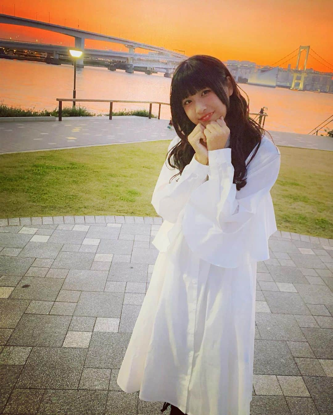 りりりさんのインスタグラム写真 - (りりりInstagram)「おめでとういっぱいありがとう🌠 幸せなんやーーーーー(*♡﹃ ♡*) 【ホシアイ撮影した日の裏話】 実はめっちゃ寒くて、風が冷たかった、、、www あと、夜と昼バージョン撮影してもらったんやけど、夜は18時くらいやねん。暗いからめっちゃ遅くに感じる！！16時くらいから19時くらいの間に、頑張って撮ってもらいました⁽⁽ଘ( ˙꒳​˙ )ଓ⁾⁾ 動画まだの人は見てほしいのだぜ💓💓 この日のワンピースはホシアイにぴったり！ってママが選んでくれたよーーじぶんもお気に入りෆ╹ .̮ ╹ෆ (２枚目にタグ付けさせてもらってる👗) ・ ・ #りりり #14歳  #誕生日 #おめでとう #いっぱい #ありがとう #幸せ #candystripper」11月16日 20時11分 - ririri1116