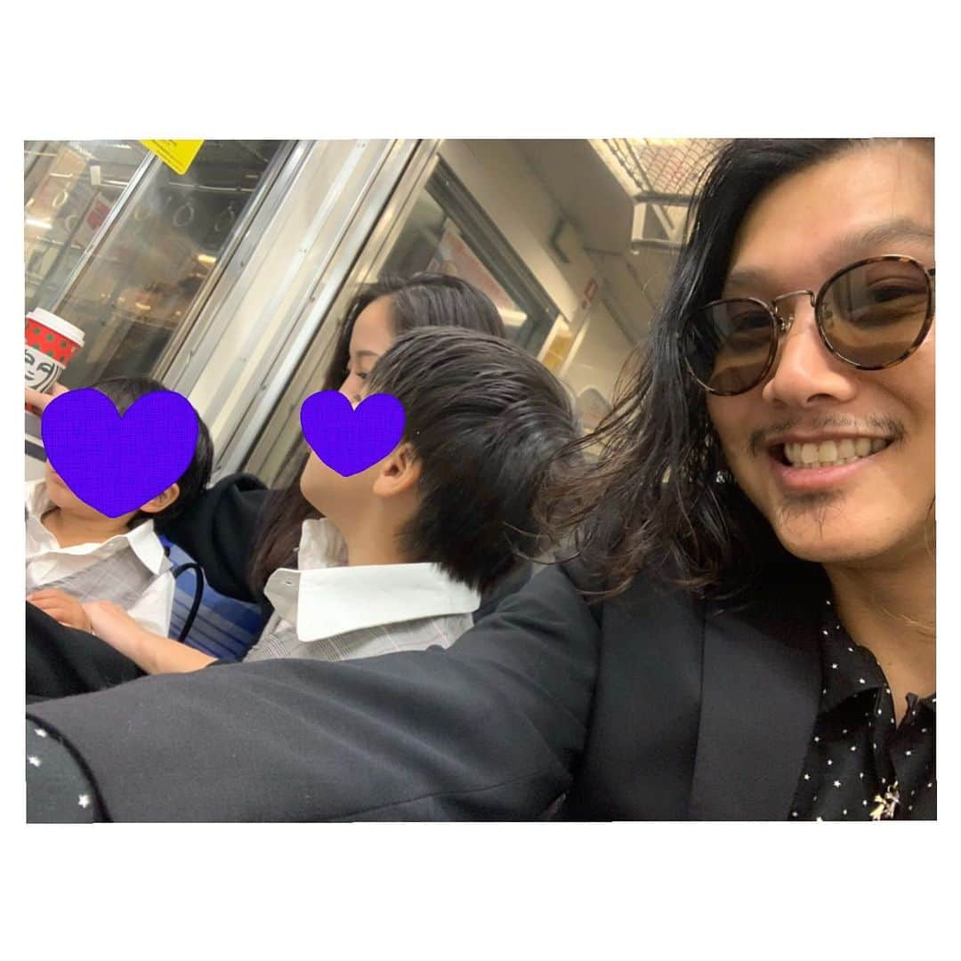 小森純さんのインスタグラム写真 - (小森純Instagram)「事務所の社長だった福田さんの結婚式に家族で行ってきました💒💓 ・ 福田さん。奥様。 本当に本当におめでとうございます💓㊗️ ・ 奥様。綺麗すぎてうるっときた😭。。 福田さん、ビシッと和装が決まっていてカッコ良かったです😭💓 ・ 今では別会社の社長としても成功している福田さん。 いつまでも幸せでいてね＾＾ 最高に最高に素敵でした＾＾😌 ・ 息子達。ちょいちょい危なっかしかったけど、よく頑張りました💓ありがとう😊💓 ・ #令和の結婚式#和装#和装結婚式#新郎新婦お幸せに❤️」11月16日 20時11分 - jun.komori1122