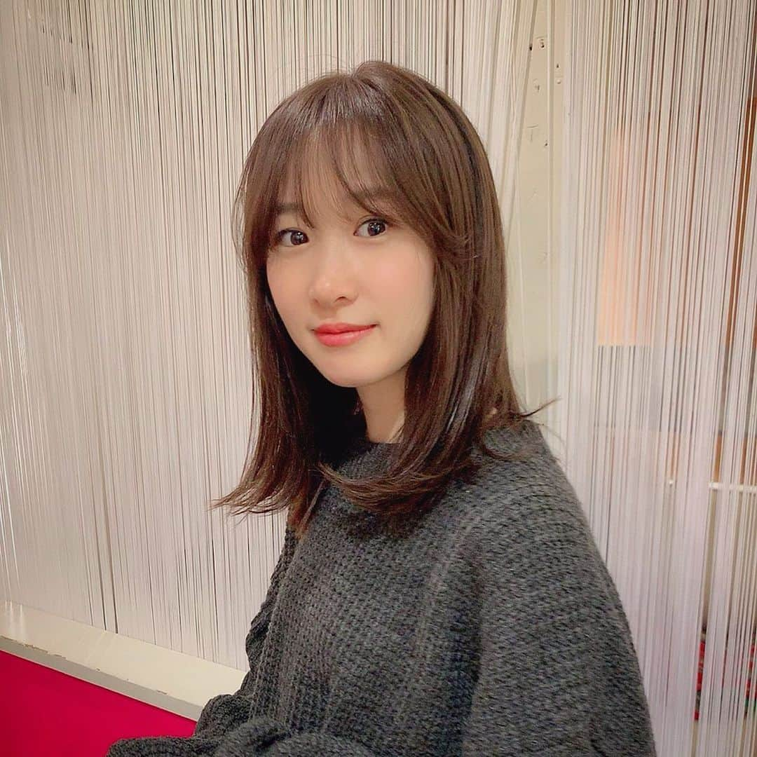 吉田友利恵さんのインスタグラム写真 - (吉田友利恵Instagram)「💇‍♀️ 髪の毛綺麗にしてもらいました◡̈ 髪色さいこう😭👏 今回もスターダストカラー🤤 暗くなりすぎないようにアッシュ感弱めだそうですっ！ 今日もたくさん笑った😂 @roraima_ufo  ありがとう〜◡̈ またスプラトゥーンでなっ🦑」11月16日 20時36分 - _yurieyoshida_