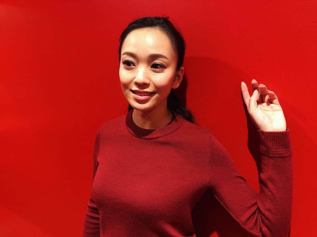 杜このみのインスタグラム：「御園座二日間のゲスト出演 無事に終える事が出来ました♪ 御園座カラーの赤のセーター♪」