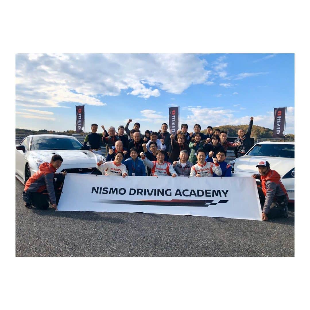 星野一樹さんのインスタグラム写真 - (星野一樹Instagram)「#NissanDrivingAcademy in MOTEGI🏁 本山さんとマーと^ ^ . 天気も最高で楽しい1日でした〜(^^) 御参加された皆さま、スタッフの皆さま、お疲れ様でした〜！ #NDA #NISMO」11月16日 20時45分 - kazukihoshino