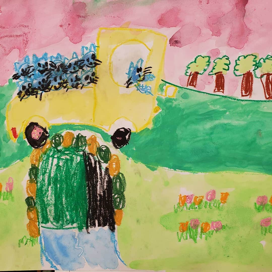 徳増ないるさんのインスタグラム写真 - (徳増ないるInstagram)「幼稚園で絵の展覧会、甥っ子の作品いろいろ😊」11月16日 21時08分 - nairu.tokumasu