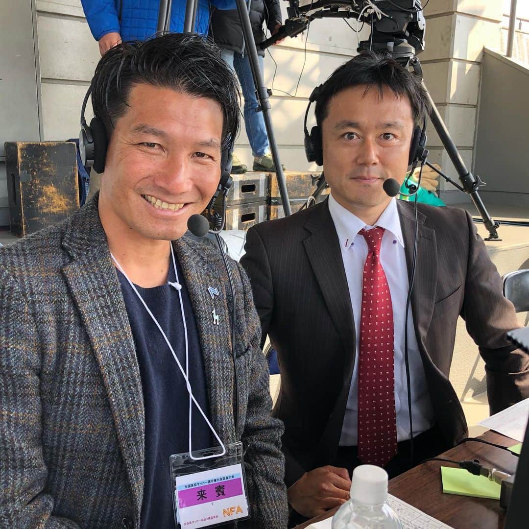 本野大輔のインスタグラム：「第98回全国高校サッカー選手 今年は奈良大会の決勝の実況。 解説は、奈良クラブアンバサダー矢部次郎さんでした。  決勝は五條高校が大会初優勝。 ４年連続で決勝で敗れるという悔しさを糧に、ついに掴んだ全国出場。 一条高校も先制されながらも逆転、本当に組織と個人が光る素晴らしいサッカーでした。 両チームの試合に心打たれる決勝でした。  五條高校は12月30日開幕の全国高校サッカー選手権に初めて挑みます。 関西のチームも、続々と代表校が決まっています。 近畿の代表校から日本一を願って、私達も全国大会へ臨みます！  #高校サッカー #奈良 #五條高校 #一条高校 #決勝 #高校サッカー選手権 #矢部次郎 さん#アナウンサー #本野大輔 #優勝 #サッカー」