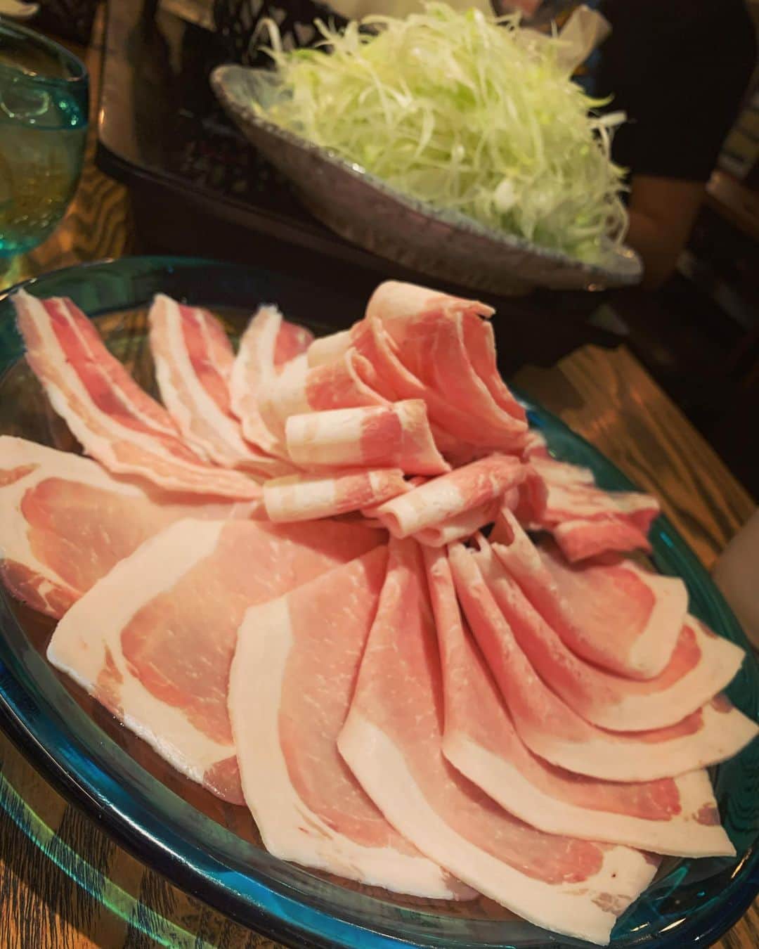小柳ゆきのインスタグラム：「サンエー那覇メインプレイスありがとうございました！！！ 本日は肉尽くしで昼はステーキ、夜は豚しゃぶでしたおいしかた🤤  大好きなあん肝ポン酢の季節になって参りました  さて、明日のリリイベは… . . ＊13:30〜 サンエー宜野湾コンベンションシティ . . ＊16:30〜 サンエー西原シティ . . . です！ お近くでお時間ある方は是非✨」