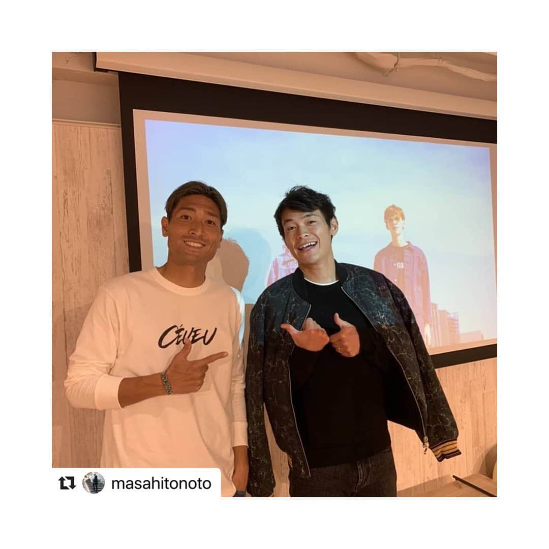 田中順也さんのインスタグラム写真 - (田中順也Instagram)「@masahitonoto  ありがとう😊  #Repost @masahitonoto with @make_repost ・・・ 田中順也さんのお洋服展示会へ。 明日の11:00~17:00までやってるよ〜。 デニム買う気で行ったけど、僕はサルエルのコーデュロイパンツを確保。 サングラスからリング、ローファーまで色々あるので明日お時間ある方は行ってみてください。 下記場所になります〜。 CÉUEU JAPAN  2020 SPRING & SUMMER EXHIBITION & “enso” by RYO KOIZUMI 〒150-0001  東京都渋谷区神宮前２丁目３３−５ パークノヴァ神宮前  #tokyo #CÉUEUJAPAN #田中順也 さん #デニム #アクセサリー #展示会 #ありがとうございました」11月16日 21時33分 - junyatanaka18