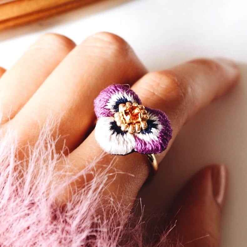 handmade shopのインスタグラム：「online shopオープンしました﻿ ﻿ プロフィールのリンクからご覧ください🌼﻿ ﻿」