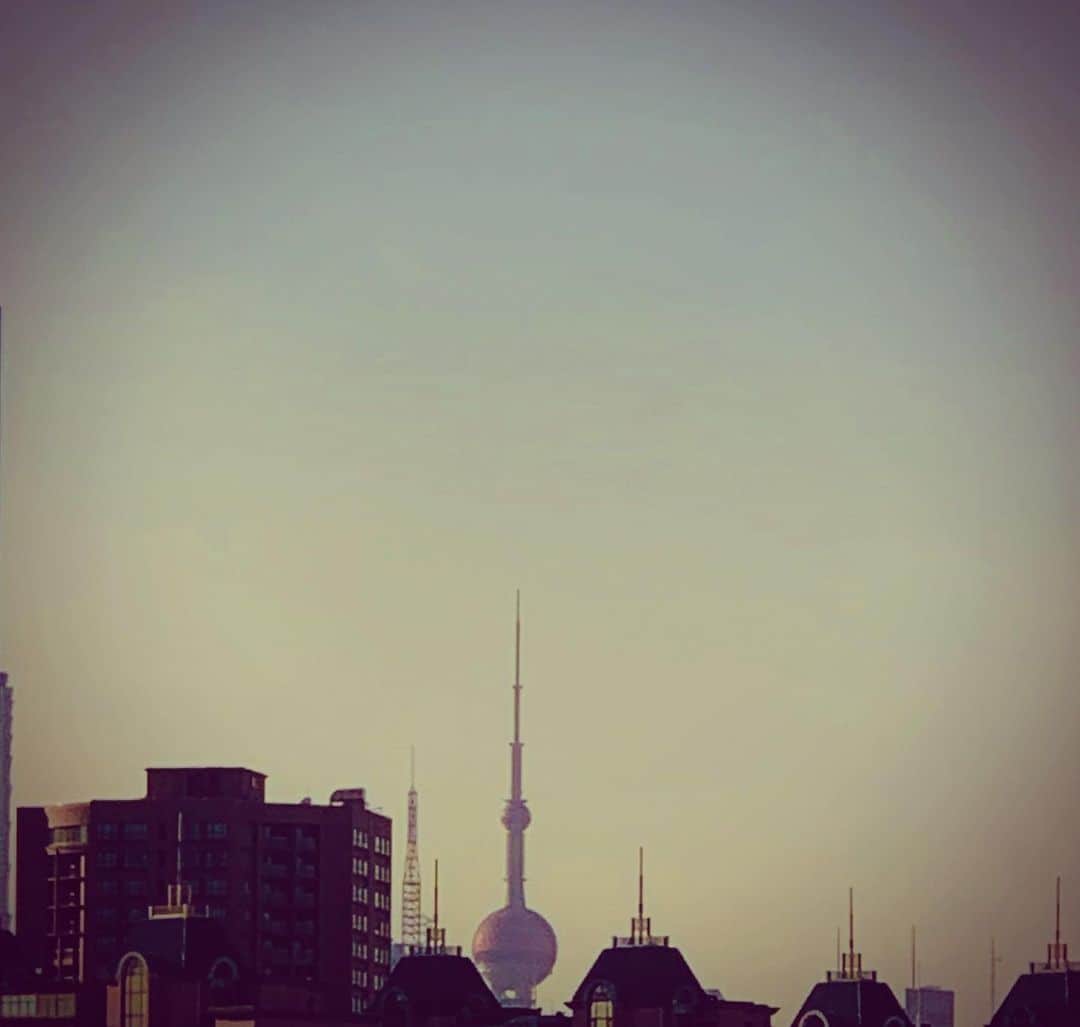 Chageさんのインスタグラム写真 - (ChageInstagram)「上海。  #chagekimi  #上海  #クリ部  #chappy  #landscape」11月16日 21時45分 - chageshu06
