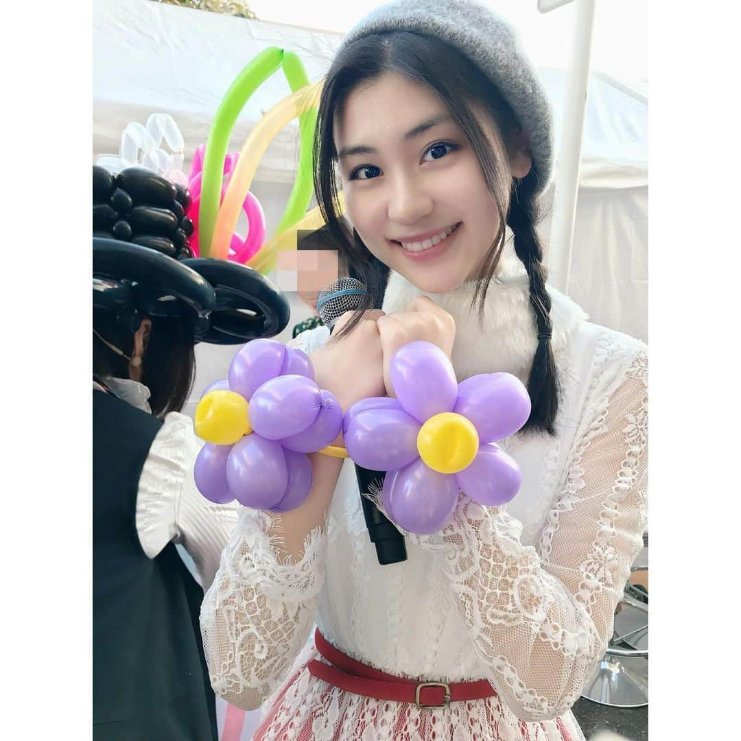 二木蒼生さんのインスタグラム写真 - (二木蒼生Instagram)「#県庁オープンデー * 腕につけていたお花は #勝手に埼玉応援隊 でご一緒させていただいている #バルーンアーティスト の #山北由香 さんが作ってくださったもの🎈 #さいたまっち のお誕生日ケーキもバルーンでとってもかわいく作ってくださいました🎂 ろうそくもちゃんと消せたのすごかった🕯!！ * 埼玉の平和を守る #埼玉ご当地ヒーローズ とも写真を撮ってもらいました📷 コラボショーめちゃくちゃ盛り上がってましたね‼️ 🦸‍♂️▶︎ #かわじマン #さいたぁマン #アクダーマ #サイセイバー #地獄将軍ギルブレン #坂東武人武蔵 #サイゾウ * #富士見市 の #ふわっぴー に県庁で会えて感激でした♪ 写真をお願いしたら、アテンドの方が「この後のステージ応援にいきますね」と言ってくださって、とっても嬉しかったです🙌🏻 ライブ中は揺れながら聴いてくれたり、かわいかった😊 * #コバトン #さいたまっち ありがとう！ また会えるように頑張るね◡̈⋆͛ * #二木蒼生」11月16日 21時49分 - aomushi_kune2