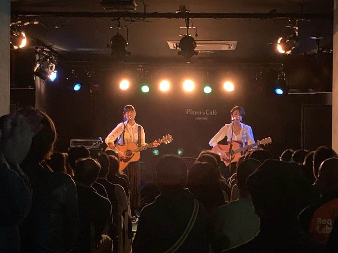 LOVEのインスタグラム：「福島Player's Cafe、お越しいただいた皆様、ありがとうございました！ あたるちゃん、今回もミラクルなケミカルでラディカルな夜をありがとう。仙台、福島、ありがとう😊  1.Lucky/Jason Mraz&Colbie Callet 2.パラダイス銀河/光GENJI 〜あっちむいてホイで順番決め〜 →LOVE先攻 3.オドレイ 4.ALWAYS NEW AGE 5.Time Flies 6.1000日の夏 7.いつでも僕らwith 中村 中 →中村中 後攻 8. たびびと 9.友達の詩 10.暗室 11.裏通りの恋人たち 12.未練通り 〜デビュー曲交換〜 13.汚れた下着 14.過ちのサニー 〜TOGETHER〜 15.友達以上恋人未満 16.君は僕のセンユウ 17.孤独を歩こう 〜encore〜 18.Rose/Bette Midler」