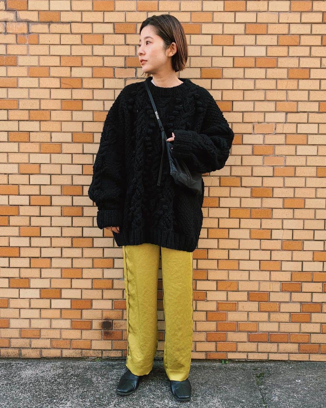 のインスタグラム：「﻿ ずっとお気に入りのニット❤️﻿ ただ分厚すぎるから場所とる〜😇﻿ （このニット肩も凝るけどすき笑）﻿ ﻿ ﻿ 昨日はdeftech最高だった！﻿ おがさん楽しんでて嬉しかった〜🏄‍♂️﻿ ﻿ ﻿ ﻿ #ファッション#コーデ#コーディネート#fashion #coordinate #code #オシャレ #ootd #outfit #wear﻿#rokubeautyandyouth」