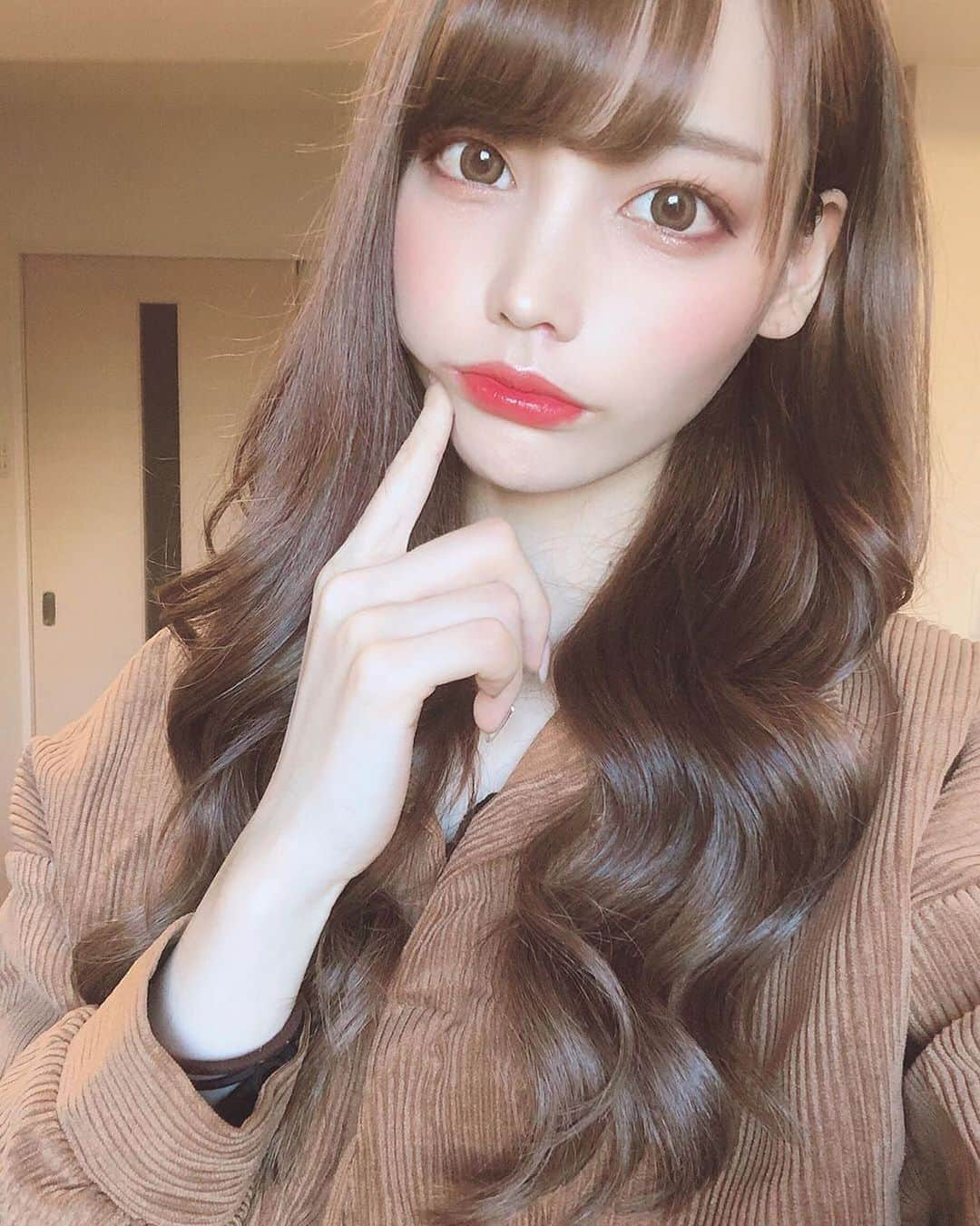 美女美容事情さんのインスタグラム写真 - (美女美容事情Instagram)「《ゆるふわ美人さん✨❤️✨》⁠⠀⁠⠀ *⁠⠀⁠⠀ リポストを使って、素敵な写真📷✨を投稿されてる方を紹介させて頂く⠀⠀⠀⁠⠀⁠⠀ 【💄美女美容事情💅】のコーナーです✨⁠⠀⁠⠀ *⠀⠀⠀⠀⠀⠀⁠⠀⁠⠀ いいねやコメント、フォローして応援してね❤︎🥰🎶⁣⁠⠀⁠⠀ *⠀⠀⠀⠀⠀⠀⁠⠀⁠⠀ 今回ご紹介させて頂きますのは❤︎⁠⠀⁠⠀ vellさん< @vell_amour >の素敵なお写真📸⁠⠀⁠⠀ *⁠⠀⁠⠀ 表情が可愛い一枚😍❤️髪が美しい女性は美しいですよね💇‍♀️📸⁠⠀ ⁠⠀⁠⠀ *⠀⁠⠀⁠⠀ vellさんのアカウントには他にも素晴らしい投稿が沢山ありますので是非覗いてみてくださいね💁‍♀️💙⁠⠀⁠⠀ *⠀⁠⠀⁠⠀ vellさん< @vell_amour >⁠⠀⁠⠀ 素敵な投稿ありがとうございました☺️📸✨⠀⠀⠀⠀⠀⠀⠀⁠⠀⁠⠀ △▼△▼△▼△▼△▼△▼△▼△▼△▼⠀⠀⠀⠀⠀⠀⠀⠀⠀⠀⠀⠀⠀⠀⠀⠀⠀⠀⠀⠀⠀⠀⠀⠀⠀⠀⠀⠀⠀⠀⠀⠀⁠⠀⁠⠀ ❤🧡💛「美女美容事情」💚💙💜⠀⠀⠀⠀⠀⠀⠀⠀⠀⠀⠀⠀⠀⠀⁠⠀⁠⠀ 👇掲載ご希望の方は👇⠀⠀⠀⠀⠀⠀⠀⠀⠀⠀⠀⠀⠀⠀⠀⁠⠀⁠⠀ @b_b_j.jタグ付けと🖤 # ビジョビ⠀🖤⠀⠀⠀⠀⠀⠀⠀⠀⠀⠀⠀⠀⠀⠀⁠⠀⁠⠀ をタグ付けお願いします✨⠀⠀⠀⠀⠀⠀⠀⠀⠀⠀⠀⠀⠀⠀⠀⁠⠀⁠⠀ ――――――――――――――――⠀⠀⠀⠀⠀⠀⠀⠀⠀⠀⠀⠀⠀⠀⠀⠀⠀⠀⠀⠀⠀⠀⁠⠀⁠⠀ ～姉妹アカウントのご紹介～⠀⠀⠀⠀⠀⠀⠀⠀⠀⠀⠀⠀⠀⠀⠀⠀⠀⠀⠀⠀⠀⠀⠀⠀⠀⠀⁠⠀⁠⠀ ◇美容情報を紹介している«美女美容事情～Beauty～»⠀⠀⠀⠀⠀⠀⠀⠀⠀⠀⠀⠀⠀⠀⠀⠀⠀⠀⠀⠀⠀⠀⠀⠀⠀⁠⠀⁠⠀ ( @b_b_j.j_b )⠀⠀⠀⠀⠀⠀⠀⠀⠀⠀⠀⠀⠀⠀⠀⠀⠀⠀⠀⠀⠀⠀⠀⠀⠀⠀⁠⠀⁠⠀ ◇美しい旅スポット紹介をしている«美 spot»⠀⠀⠀⠀⠀⠀⠀⠀⠀⠀⠀⠀⠀⠀⠀⠀⠀⠀⠀⠀⠀⠀⠀⠀⁠⠀⁠⠀ ( @b__spo )⠀⁠⠀⁠⠀ ⠀⠀⠀⠀⠀⠀⠀⠀⠀⠀⠀⠀⠀⠀⠀⠀⠀⠀⠀⠀⁠⠀⁠⠀ よかったらこちらも覗いてみてね✨⁠⠀⁠⠀ ――――――――――――――――⠀⠀⁠⠀⁠⠀ #自撮り#美白 ⁠⠀⁠⠀ #busan #korea ⠀⁠⠀⁠⠀ #自撮り女子 #セルフィー ⠀⠀⠀⠀⠀⠀⠀⠀⁠⠀⁠⠀ #美 #美肌 ⠀⠀⠀⠀⠀⠀⠀⠀⁠⠀⁠⠀ #美意識 #美意識向上 ⠀⠀⠀⠀⠀⠀⠀⠀⁠⠀⁠⠀ #女子力 #女子力up ⠀⠀⠀⠀⠀⠀⠀⠀⁠⠀⁠⠀ #女子力アップ ⠀⁠⠀⁠⠀ #大人女子 #大人可愛い ⠀⠀⠀⠀⠀⠀⠀⠀⠀⠀⠀⠀⠀⠀⠀⁠⠀⠀⠀⠀⠀⠀⠀⁠⠀⁠⠀ #キラキラ #カラフル ⠀⁠⠀⁠⠀ #japanese #japanesegirl ⁠⠀⁠⠀ #メイク #beauty⠀⠀#自撮り ⠀⠀⠀⠀⠀⠀⁠⠀⁠⠀ #ヘアアレンジ  #カラコン ⠀⠀⠀⠀⠀⠀⠀⠀⠀⠀⁠⠀⁠⠀ #アイシャドウ #女子力アップ ⠀⠀⠀⠀⁠⠀⁠⠀ #アイライン #美意識⠀⠀⠀⠀⠀⠀⠀⠀⠀⠀⠀⠀⠀⠀⠀⠀⠀⠀⠀⠀⁠⠀⁠⠀ #リップ #チーク⠀⠀⠀⠀⠀⠀⠀⠀」11月16日 21時57分 - b_b_j.j