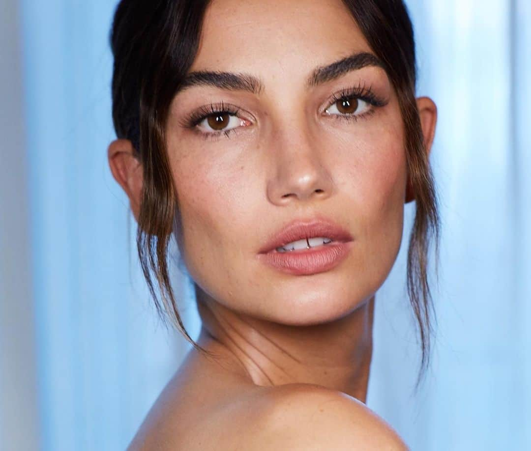 Carolina Gonzalezさんのインスタグラム写真 - (Carolina GonzalezInstagram)「🎂🎈H A P P Y  B I R T H D A Y to one of the most kind hearted and genuine people I know @lilyaldridge ♥️✨ I love you Mama♥️」11月16日 22時02分 - cgonzalezbeauty