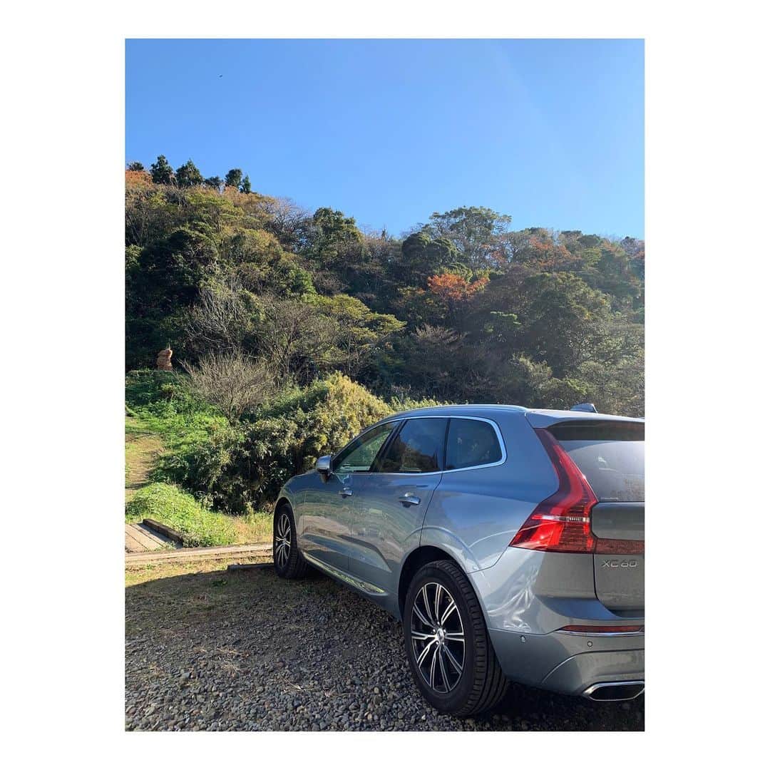 稲沢朋子さんのインスタグラム写真 - (稲沢朋子Instagram)「暖かい日でしたね のんびりドライブ〜ランチをしてきました☺️ #shokuyabo #lunch #ドライブ　#アイテムタップしてね @volvocars XC60」11月16日 22時05分 - ina_tomo