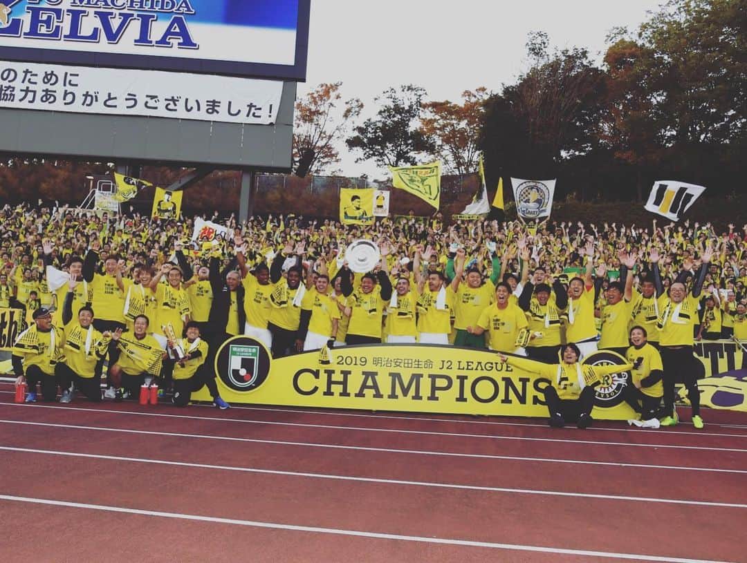 古賀太陽さんのインスタグラム写真 - (古賀太陽Instagram)「Champion！！ . みんなで掴んだ優勝！ 全ての人に感謝です！！ ラスト1試合、勝って終わりましょう！！ . #j2 #champion  #kashiwareysol  #🏆」11月16日 22時18分 - taiyo_koga