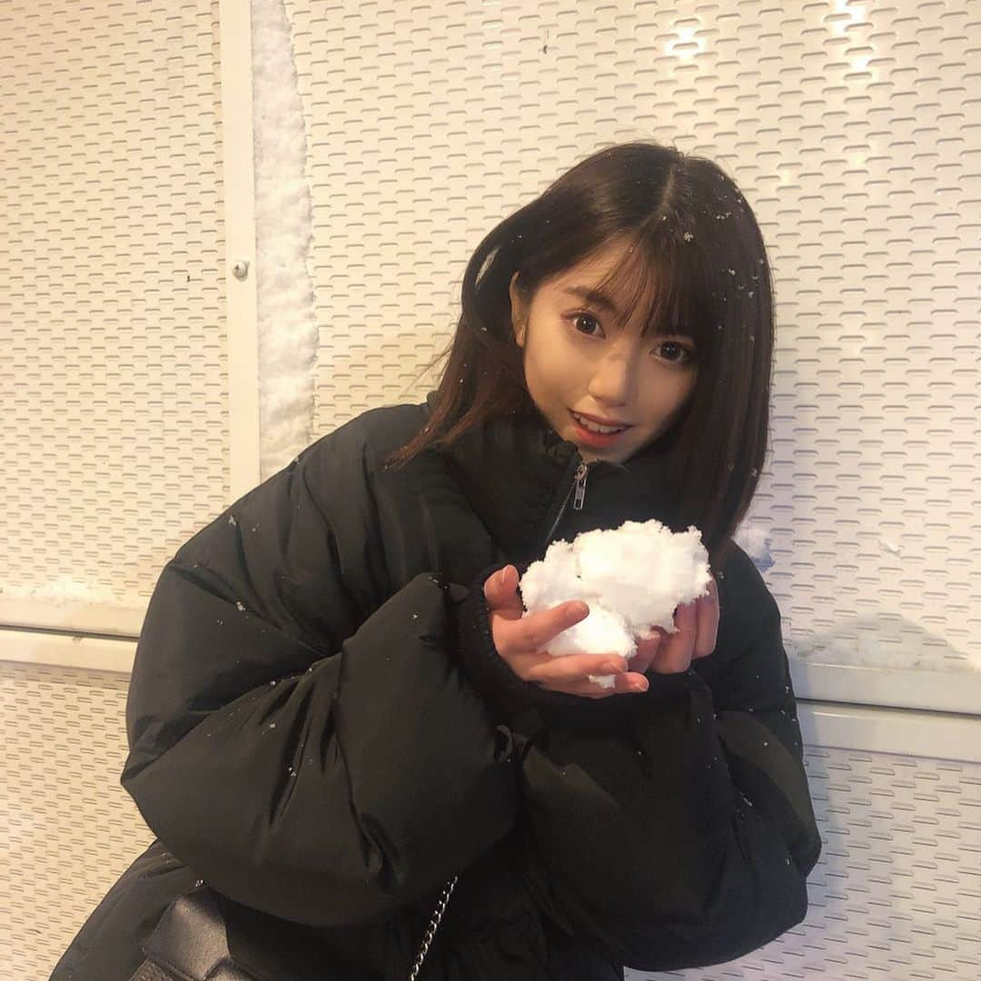 中野恵那さんのインスタグラム写真 - (中野恵那Instagram)「冷たかったけど どうしても雪と撮りたかったから 頑張って持たよ〜😏✌︎」11月16日 22時15分 - nakano.ena