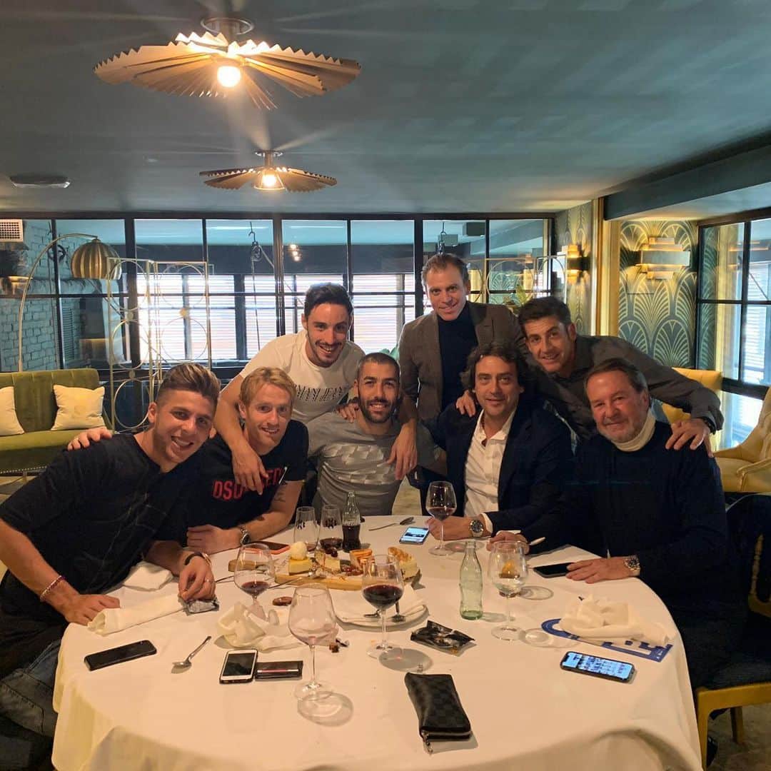 アレハンドロ・フェルナンデス・イグレシアスのインスタグラム：「Gran comida ayer antes de ir a ver a España🇪🇸.」