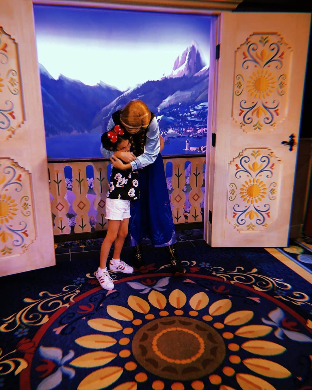 リリー・オルドリッジさんのインスタグラム写真 - (リリー・オルドリッジInstagram)「Feeling so blessed to celebrate 34 at the most magical place on earth with the my Sweet Babies!!!!! Thank you to everyone for all the Birthday love, I love you all and so thankful 🙏🏽🥰 @waltdisneyworld」11月16日 22時21分 - lilyaldridge