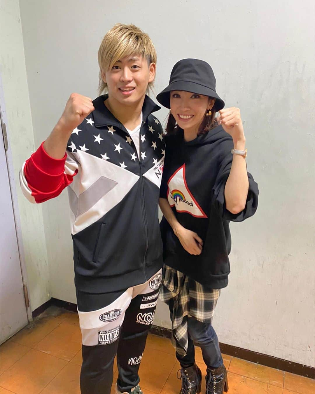 ゆしんさんのインスタグラム写真 - (ゆしんInstagram)「🤼‍♂️ 男と男の戦いを観戦。 長年の友人 @marufuji_naomichi_ の応援部隊〜‼︎ いやぁかっこよかった‼︎何度痛い瞬間を手で顔を隠したことか。 そしてまたまたびっくり勝手ながら応援している @noah_kiyomiya 選手‼︎かっこよすぎて言葉にならず。 谷口選手. @noah.hi69 選手みーーんなかっこよかった‼︎ ハラハラどきどきするけどやっぱプロレス最高‼︎ノア最高‼︎ 観戦後はゆまさんが… 男の戦いを繰り広げてました。爆笑（5枚目） ． #ちゃっかり一枚目に清宮選手 #へへへ #プロレリングノア #noah_ghc @noah_ghc」11月16日 22時28分 - yushin0725