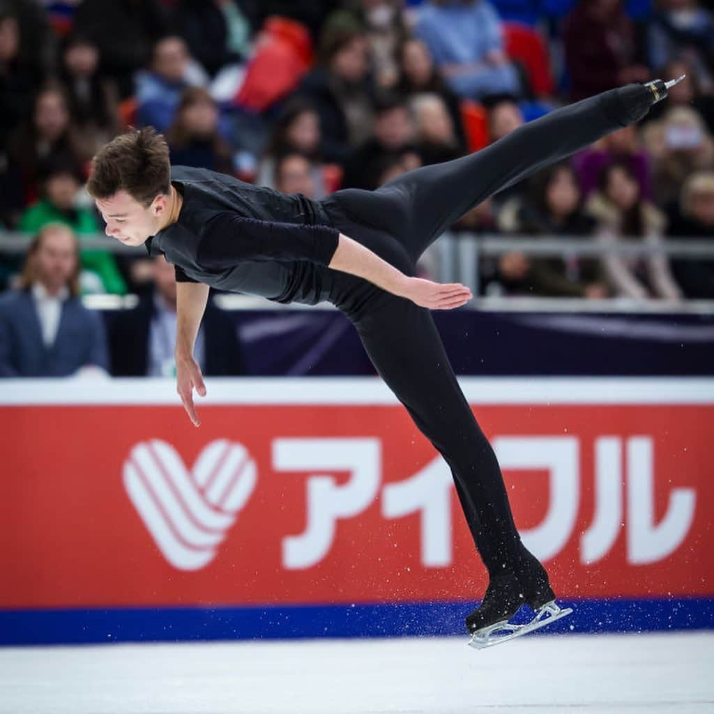 ISUグランプリシリーズさんのインスタグラム写真 - (ISUグランプリシリーズInstagram)「A Men’s clean sweep for 🇷🇺 at #RostelecomCup 🥇 @alexander.samarin 🥈 @dmitry_aliev 🥉 @makar_ignatov  Full results 👉🏼 https://bit.ly/2KpZOIA #GPFigure #FigureSkating」11月16日 22時33分 - isufigureskating_x