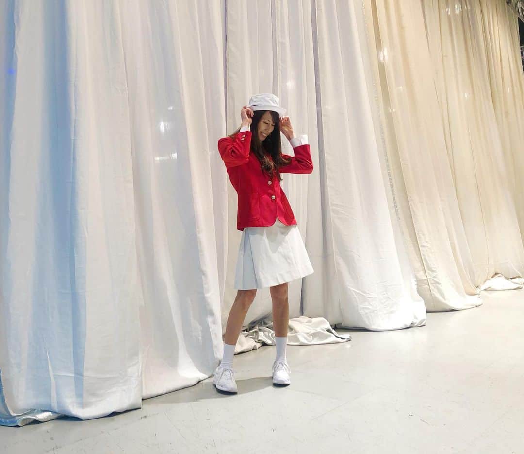のインスタグラム：「﻿ ﻿ 投稿が久々になってしまってごめんなさい😭💔﻿ ﻿ ﻿ 実は月曜日あたりから喉に違和感があって﻿ 病院🏥に行ったところ﻿ なんと今年2度目の　#扁桃炎　🤒﻿ ﻿ "あれ？今年厄年だっけ？"﻿ ﻿ と思いたくなるほど、喉に難ありな令和元年。﻿ ﻿ ﻿ 扁桃炎は人にうつらないので﻿ なんとかお仕事は薬と点滴で乗り切っていましたが、﻿ やはり喉へのダメージは増すばかりで、﻿ 昨日は1日お休みをもらって﻿ 安静にさせていただきました😭﻿ ﻿ ﻿ ﻿ そして、今日はいつもお世話になっている﻿ #BSフジ　📺にて放送されている﻿ #クイズ脳ベルSHOW 🧠がお送りする﻿ 【　#11時間テレビ　】全国対抗！脳トレ生合戦‼︎﻿ のアシスタントをさせていただきました👌🏻💓﻿ 今年もアシスタントを務めさせて頂けて﻿ ほんっとに嬉しい限りです🥺💎﻿ ﻿ #生放送 なのに　#告知　できなくて﻿ ほんとにごめんねーっ😭💦﻿ ﻿ ほんと終始楽しすぎて﻿ 私の大好きなテレビを作った偉大な方々が﻿ 目の前に勢揃いしていて﻿ 3度目だけどやっぱり緊張しちゃう😱✨﻿ ﻿ 今年もあっという間でした🥺✨﻿ ﻿ ほんとゲストの皆様が﻿ 同窓会のようなほんわかした雰囲気で﻿ 毎回とっても微笑ましいです💓﻿ まなみももっともっと頑張るぞっ👏🏻✨﻿ ﻿ ﻿ ﻿ 出演者の皆様、関係者の皆様、﻿ そして視聴者の皆様﻿ 今年も11時間テレビ、ありがとうございました🙇🏻‍♀️💓﻿ ﻿ ﻿ ﻿ ﻿ ﻿ #スウィートインスタ #スウィートインスタガールズ #model #photooftheday #instagood #instafollow #followme #love #tagsforlikes #happy ﻿」