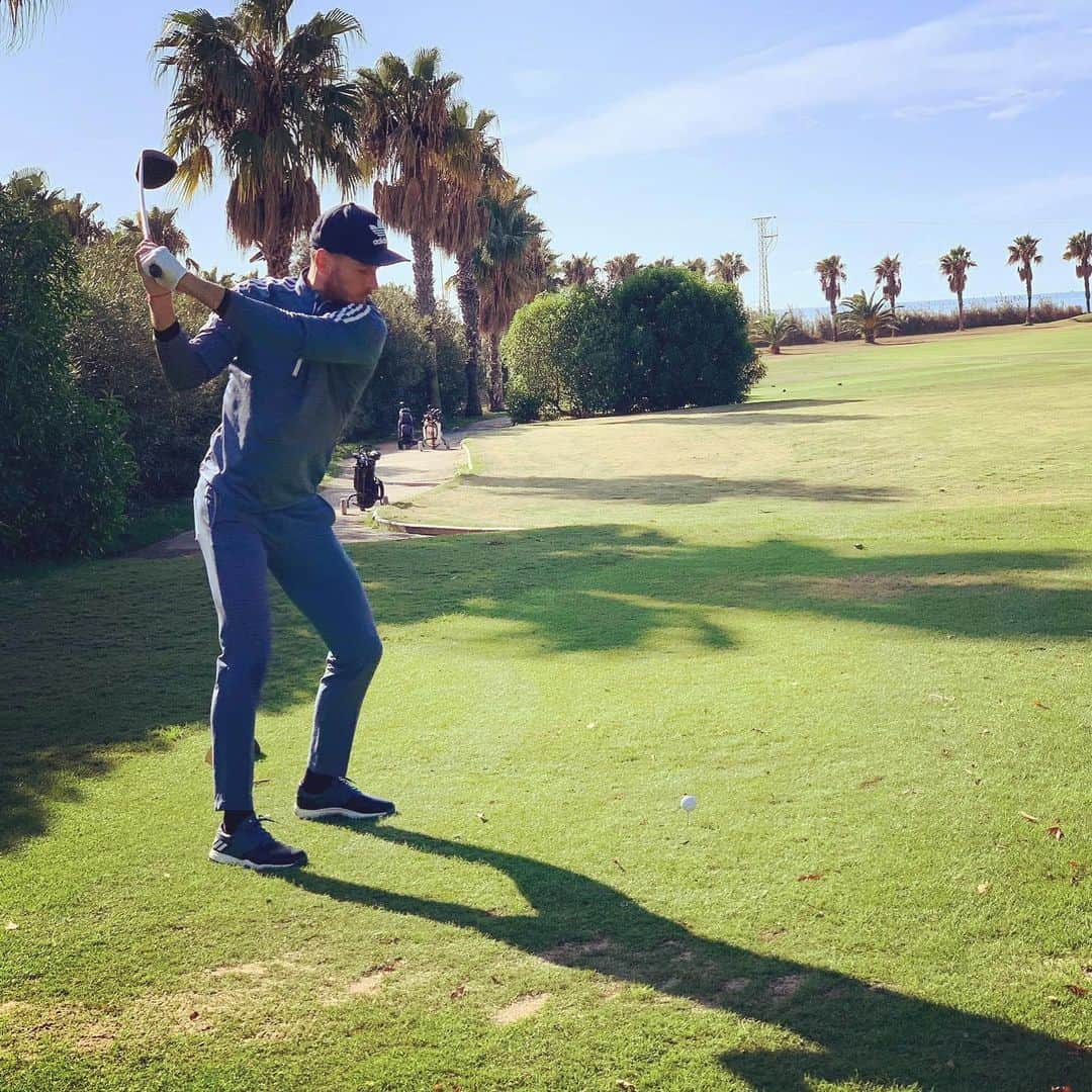 ノルベルト・ムラーラ・ネトのインスタグラム：「Golf day🏌️⛳️」