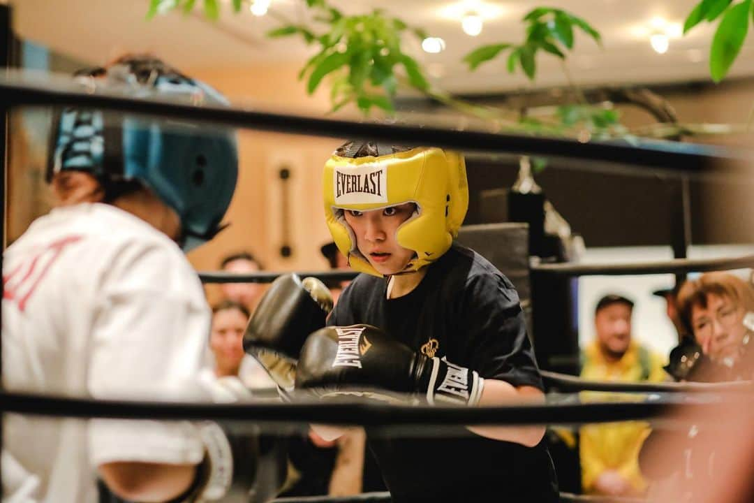 TRUNK(HOTEL)さんのインスタグラム写真 - (TRUNK(HOTEL)Instagram)「Thanks to all the guests who came to party with us at the Saturdays x EVERLAST x BEDWIN in the TRUNK(LOUNGE) last month, which featured a mini-boxing ring and sparring matches. ⠀⠀⠀⠀⠀⠀⠀⠀⠀ Special thanks: @shioriybradshaw @derbuka13 @max_mackee @saturdaysnyc @bedwin_official ⠀⠀⠀⠀⠀⠀⠀⠀⠀ ⠀⠀⠀⠀⠀⠀⠀⠀⠀ #trunkhotel #ブティックホテル #boutiquehotel #saturdaysnyc #bedwintheheartbreakers #bedwin #everlast_collection #event #lounge #bar #cocktail #music #dj #party #tokyo #shibuya #omotesando」11月16日 22時47分 - trunkhotel_catstreet