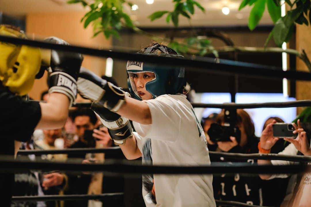 TRUNK(HOTEL)さんのインスタグラム写真 - (TRUNK(HOTEL)Instagram)「Thanks to all the guests who came to party with us at the Saturdays x EVERLAST x BEDWIN in the TRUNK(LOUNGE) last month, which featured a mini-boxing ring and sparring matches. ⠀⠀⠀⠀⠀⠀⠀⠀⠀ Special thanks: @shioriybradshaw @derbuka13 @max_mackee @saturdaysnyc @bedwin_official ⠀⠀⠀⠀⠀⠀⠀⠀⠀ ⠀⠀⠀⠀⠀⠀⠀⠀⠀ #trunkhotel #ブティックホテル #boutiquehotel #saturdaysnyc #bedwintheheartbreakers #bedwin #everlast_collection #event #lounge #bar #cocktail #music #dj #party #tokyo #shibuya #omotesando」11月16日 22時47分 - trunkhotel_catstreet