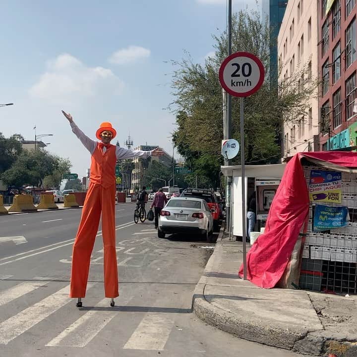 ジャンポールレスパナールのインスタグラム：「. 20KM/H !!! YIPEE! #speedcontrolclown」