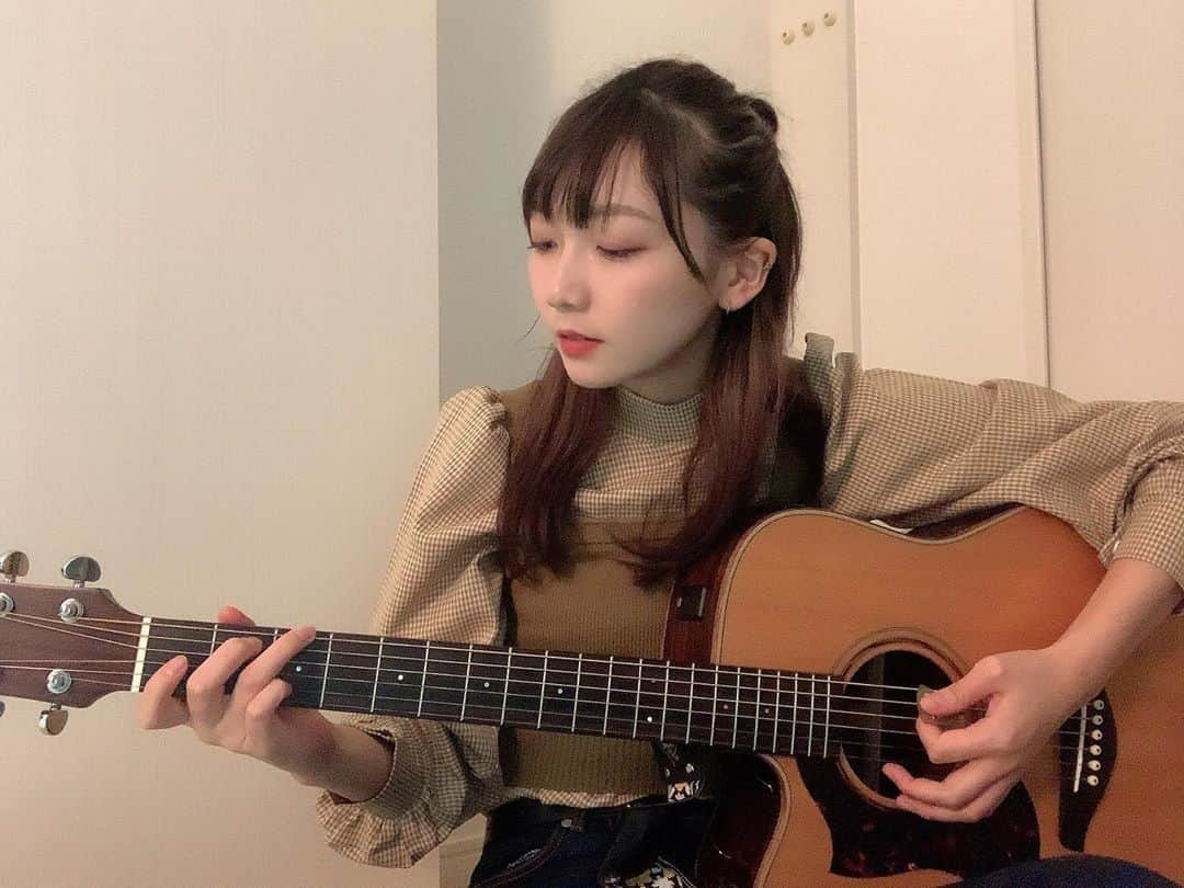 ゆきのしんさんのインスタグラム写真 - (ゆきのしんInstagram)「ギターを始めました🎸 3月22日のスマイルポンチ1周年に向けて頑張るぞー💪  詳しくはスマイルポンチのYouTubeを見てね👀❤️ #ギター初心者 #yamaha #a3r #スマイルポンチ」11月16日 22時51分 - yukino__shin