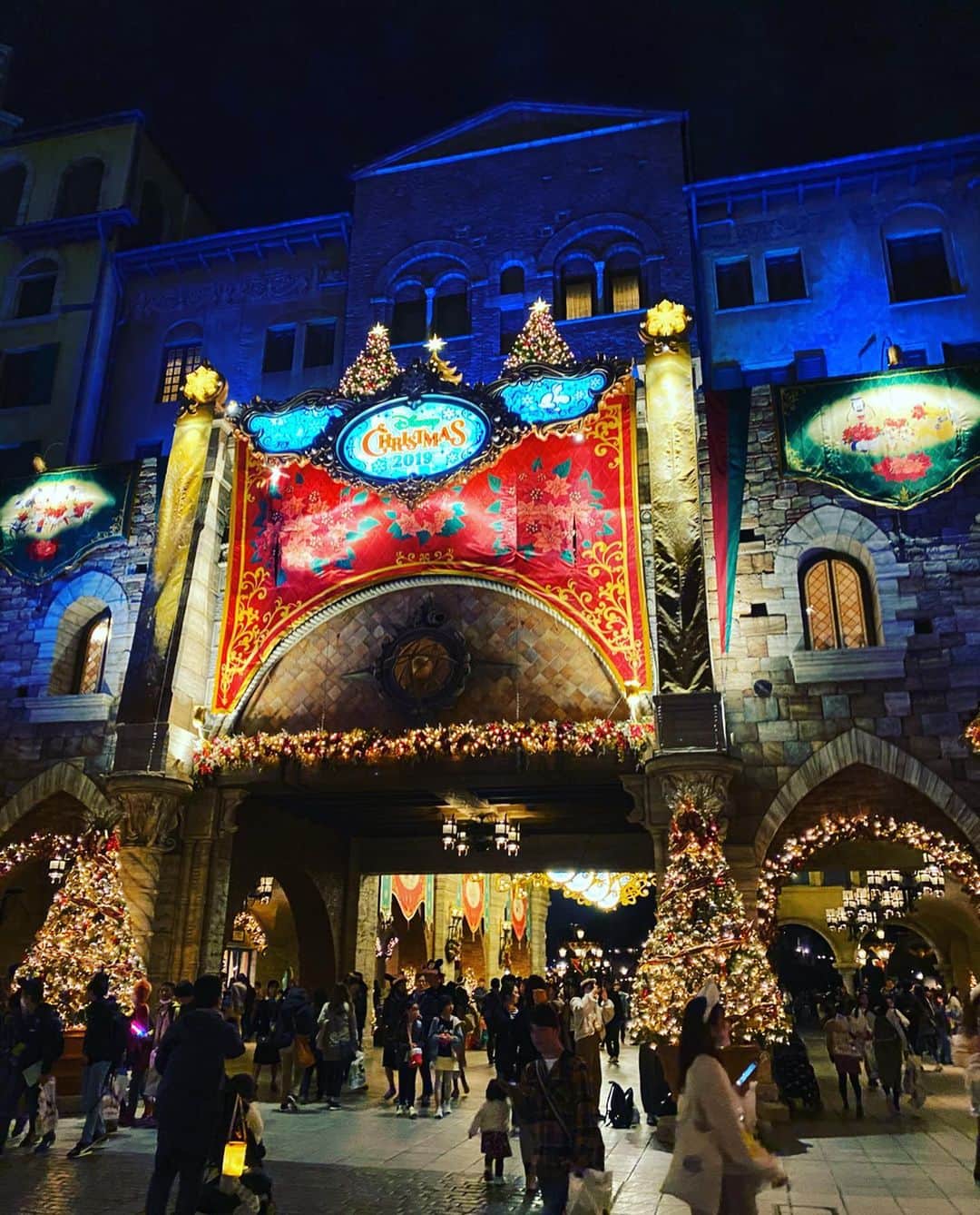 安室奈美恵　ファンアカウントさんのインスタグラム写真 - (安室奈美恵　ファンアカウントInstagram)「ディズニーシー🎄🔔‧✧̣̥̇‧✦‧✧̣̥̇‧✦‧✧̣̥̇‧ めちゃくちゃ綺麗だった😍  #ディズニーシー  #Disney  #タピオカ #Xmas」11月16日 22時51分 - shizuka1119214