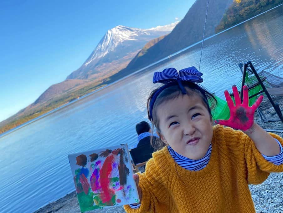 高橋有紀子さんのインスタグラム写真 - (高橋有紀子Instagram)「* The best CAMP ever🏕‼︎‼︎‼︎ * 1年ぶりのキャンプは雲一つない本栖湖で🗻✨ * * 大人たちが真剣に絵を描いたり、 写真を撮り忘れるほど美味しすぎる 本気のキャンプ飯作ってもらったり、 満月の下でサウナテントで癒されたり、 本当に最高のキャンプでした🏕💫 * * @sugirou , @masato4649 , @ayaca_hida ,  @yoichi_narita , @tatsuronakazono  いつもありがとうございます🙏🏽♥️ * #camping #camp #outdoor #snowpeak  #キャンプ #アウトドア #富士山 #本栖湖 #浩庵キャンプ場 #紅葉 #焚き火 #自然が好き #2019_11_12」11月16日 22時56分 - yukko816