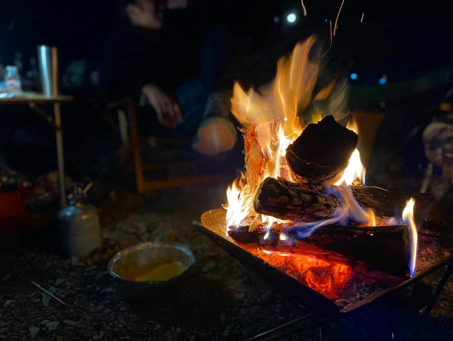 高橋有紀子さんのインスタグラム写真 - (高橋有紀子Instagram)「* The best CAMP ever🏕‼︎‼︎‼︎ * 1年ぶりのキャンプは雲一つない本栖湖で🗻✨ * * 大人たちが真剣に絵を描いたり、 写真を撮り忘れるほど美味しすぎる 本気のキャンプ飯作ってもらったり、 満月の下でサウナテントで癒されたり、 本当に最高のキャンプでした🏕💫 * * @sugirou , @masato4649 , @ayaca_hida ,  @yoichi_narita , @tatsuronakazono  いつもありがとうございます🙏🏽♥️ * #camping #camp #outdoor #snowpeak  #キャンプ #アウトドア #富士山 #本栖湖 #浩庵キャンプ場 #紅葉 #焚き火 #自然が好き #2019_11_12」11月16日 22時56分 - yukko816