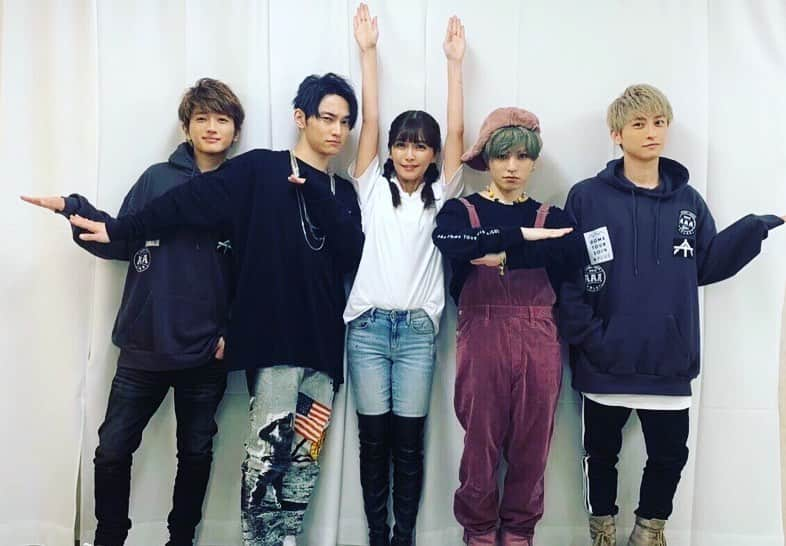 與真司郎さんのインスタグラム写真 - (與真司郎Instagram)「Kyocera Dome DAY1🎉　Thank you🙏  #AAA #DOMETOUR2019PLUS #生まれ故郷大阪で #最高の初日を迎える事ができました🙇‍♂️ #おおきに🙏」11月16日 22時59分 - shinjiroatae1126