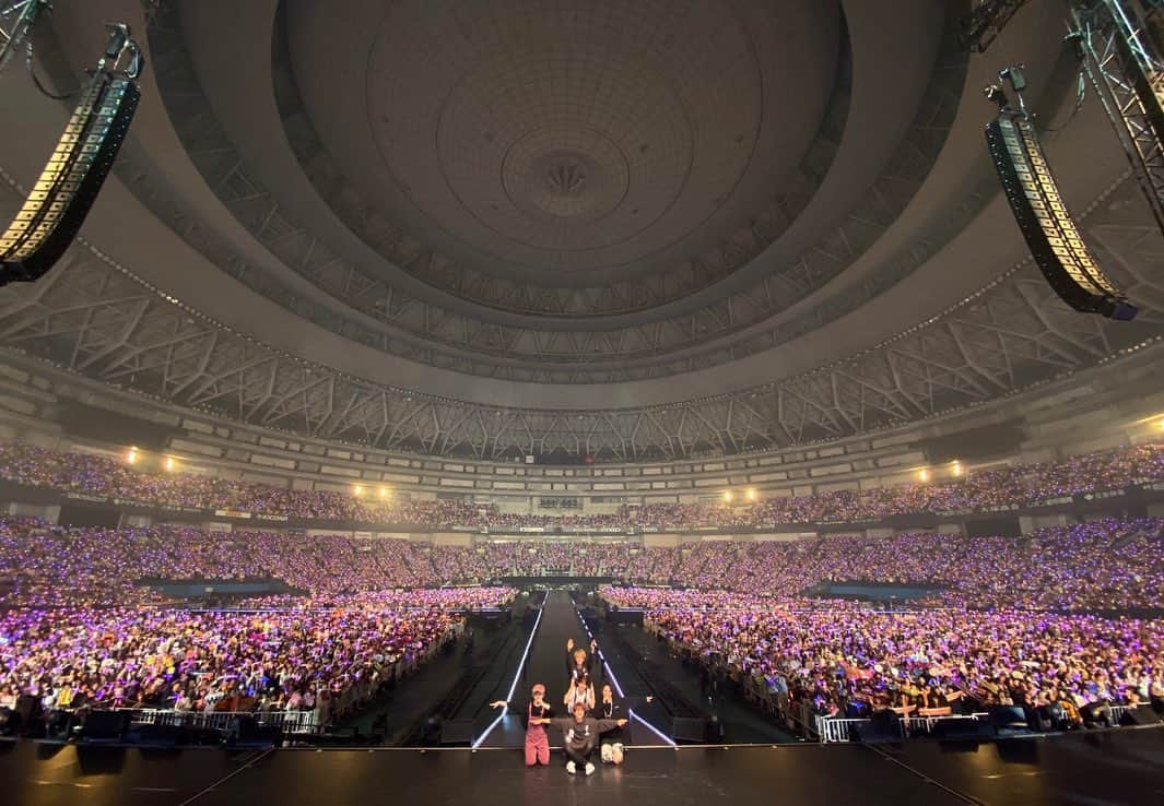 與真司郎さんのインスタグラム写真 - (與真司郎Instagram)「Kyocera Dome DAY1🎉　Thank you🙏  #AAA #DOMETOUR2019PLUS #生まれ故郷大阪で #最高の初日を迎える事ができました🙇‍♂️ #おおきに🙏」11月16日 22時59分 - shinjiroatae1126